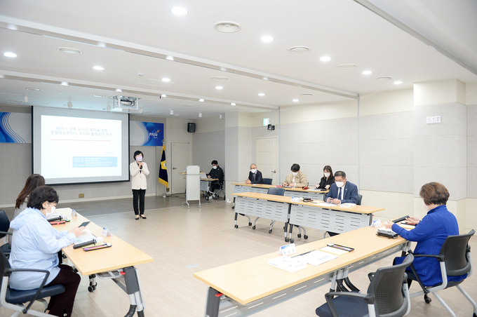 파주시의회 남북교류협력연구단체의 최종 연구용역 보고회가 실시되고 있다. (사진=파주시 제공)