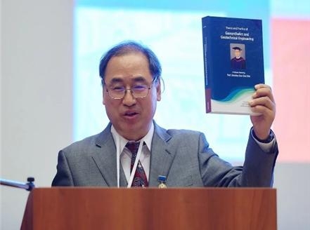 신은철 인천대 명예교수. ( 사진 = 인천대 제공 )