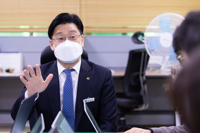 오병권 경기도지사 권한대행이 26일 경기도청 기자실에서 기자간담회를 하고 있다. (사진= 경기도 제공)