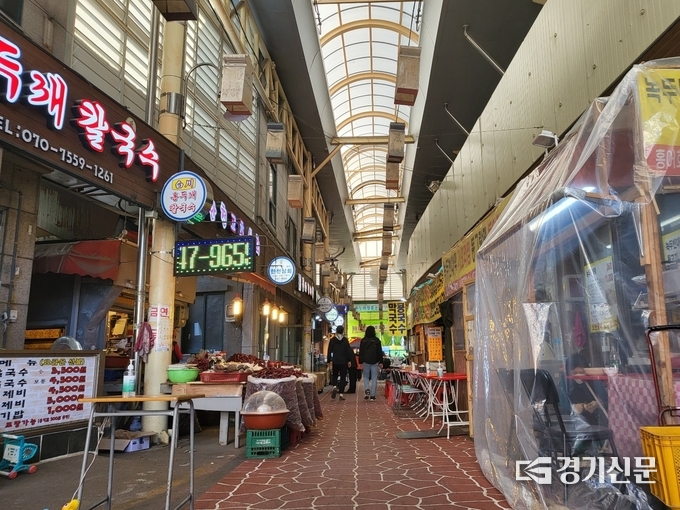 27일 오후 1시쯤 수원시 팔달구 수원시 팔달구 미나리광·지동시장은 다소 한산한 모습이었다. (사진=김기현 기자)