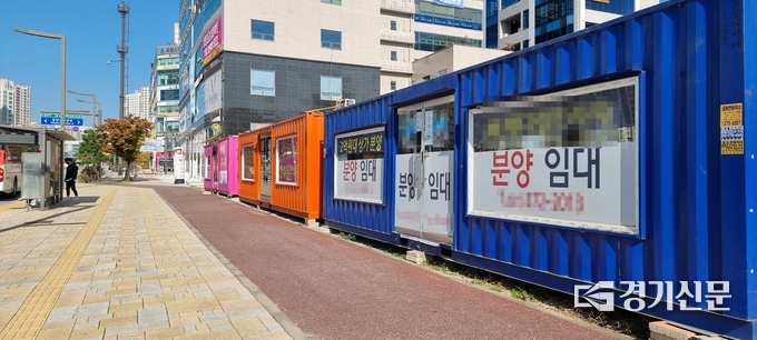 경기 화성시 동탄역 인근 상가 분양 사무실 관계자는 “트램이 막상 교통호재라곤 하나, 이용률이나 사업성·경제성이 부족하면 당연히 향후 상가 수익, 상권 투자에도 영향을 미칠 것”이라 말했다. (사진=현지용 기자)