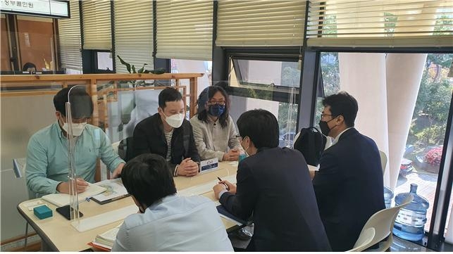 국토교통부에서 다산총연과 교통비대위가 국토부 관계자들과 면담을 진행하고 있다.(사진=남양주 다산신도시 총연합회 제공)
