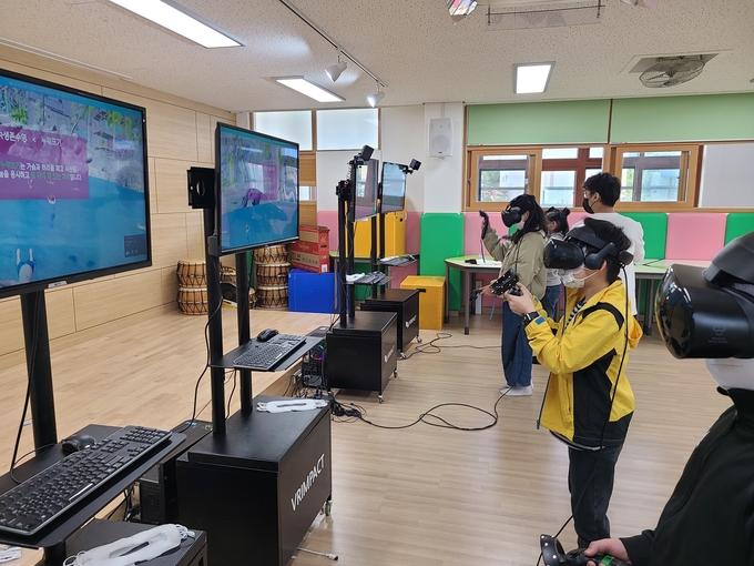 남양주 진건초등학교는 3~4학년 학생 대상으로 ‘찾아가는 생존수영 및 안전체험활동’을 실시했다. (사진=진건초등학교 제공)
