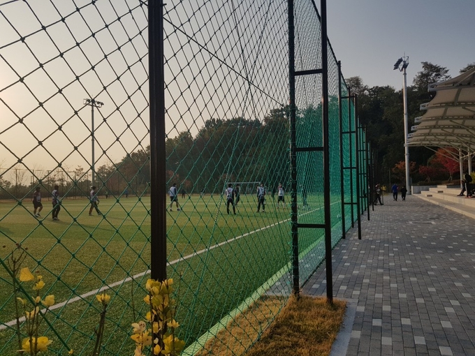 남양주시 금곡양정행정복지센터는 지난달 30일 일패근린공원 축구장을 개장하고, 본격적인 운영을 시작했다.( 사진=남양주시 제공)