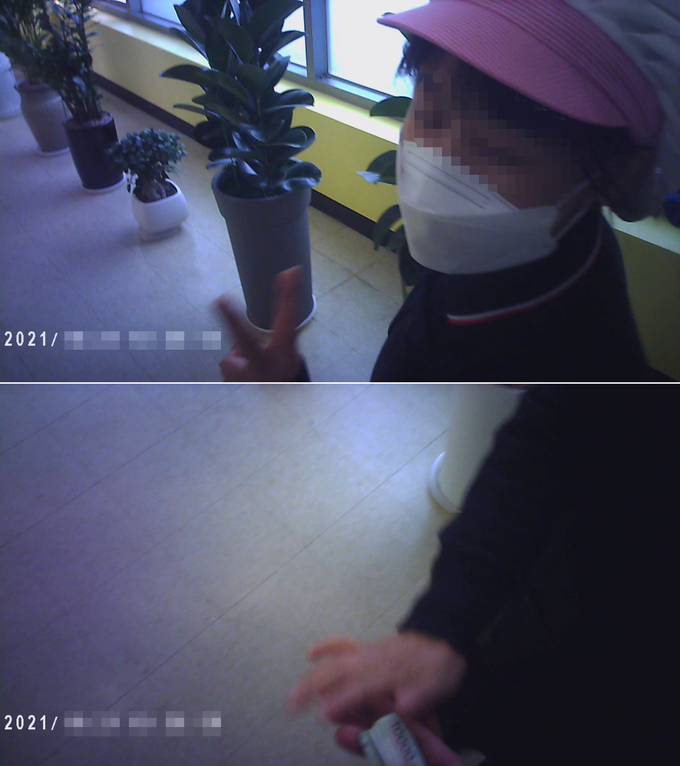 지난 10월 인천가족공원의 A식당 직원이 버스기사에게 유가족 20명에 대한 이야기를 하며 돈을 건네는 모습. ( 사진 = 독자 제공 )