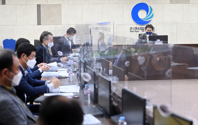 조택상 균형발전정무부시장이 3일 '건축자산 보전방안과 진흥구역 지정 및 관리계획수립 용역 중간보고회'에서 인사말을 하고 있다. ( 사진 = 인천시 제공 )