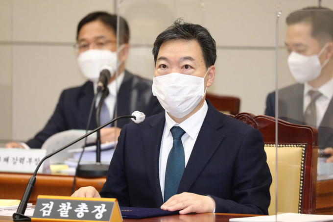 김오수 검찰총장이 18일 서울 서초구 대검찰청에서 열린 국회 법제사법위원회의 대검찰청 국정감사에 출석하고 있다. (사진=국회사진기자단)