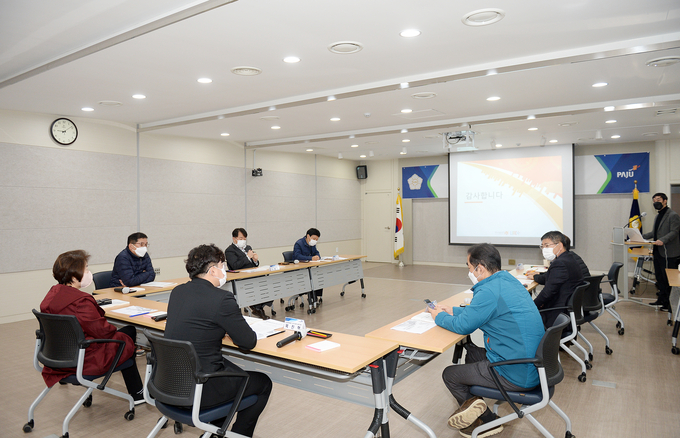 파주시의회 관광체육발전연구단체가 연구용역 최종보고회를 갖고 있다.(사진=파주시의회 제공)