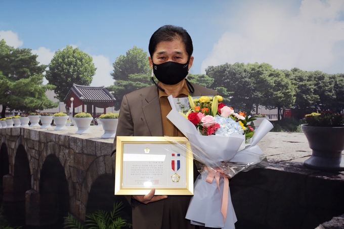 최우규 안양시의회 의장이 ‘지방의정봉사상’ 수상했다. (사진=안양시의회 제공)