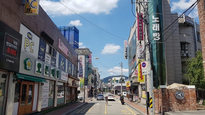 광주시가 사회적 거리두기 개편에 따른 음식점 등 특별 방역점검 실시한 거리 모습. (사진=광주시 제공)