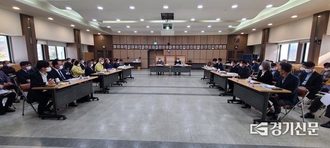 포천시청 대회의실에서 ‘2022년 주요업무계획 보고회’가 열리고 있다. (사진=문석완 기자)