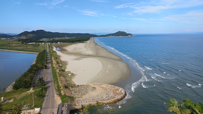 사곶 천연비행장과 해수욕장 전경. ( 사진 = 김석훈 제공 )