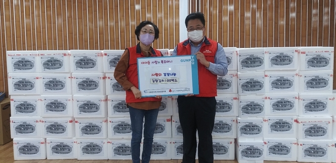 군포시 대야동이 저소득 취약계층 100가구에 김장김치 100박스 전달. (사진=군포시 대야동 제공)