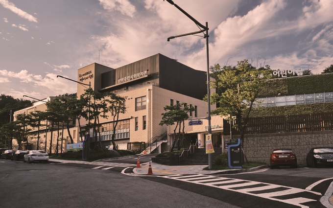  인천시 건축상 우수상을 받은 연수구 함박마을 문화복지센터. ( 사진 = 연수구 제공 )