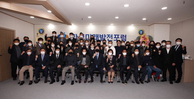 11일 화성미래발전포럼이 발족식을 갖고 기념촬영을 하고 있다. (사진=화성미래발전포럼 제공)