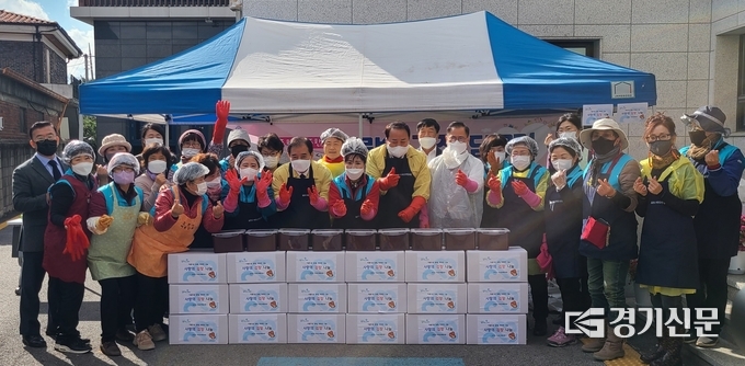 행사가 끝난 후 참가자들이 기념촬영하고 있다. (사진=문석완 기자)