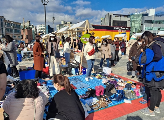 남양주시는 지난 13일 이석영광장과 REMEMBER 1910에서 관내 보육 교직원, 영유아 가족 등 시민들을 대상으로 단 하나뿐인 지구를 구하기 위한 「GREEN GREEN 축제」를 개최했다.(사진=남양주시 제공)