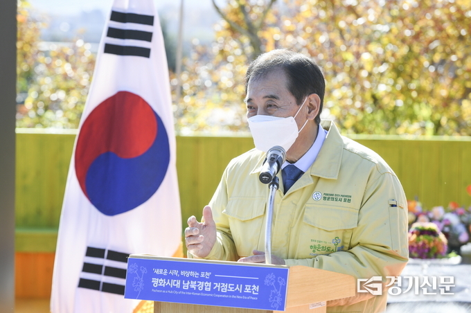 박윤국 포천시장이 축하인사를 하고 있다. (사진=포천시 제공)