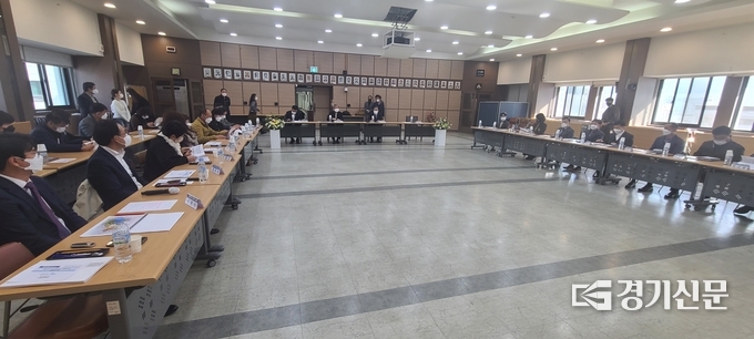 포천시청 대회의실에서 태봉공원 민간공원조성 특례사업 최종보고회가 열리고 있다. (사진=문석완 기자)