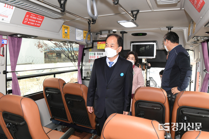 양주시 김종석 부시장이1101번 광역버스 개통식에 참석해 시승했다. (사진=양주시 제공)