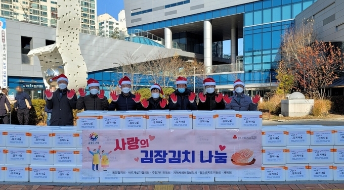 파주 운정2동 6개 단체회원들이 취약계층을 위한 김장나눔 행사를 가졌다. (사진=파주시 제공)