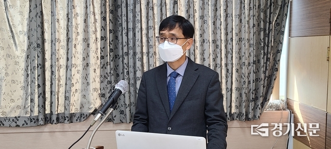 김민규 교육청 교육과장이 위원회의 간사로 사회를 맡았다. (사진=문석완 기자)