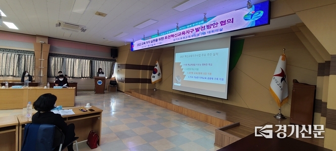 포천교육지원청(교육장 정영숙)은 3층 대회의실에서 '2021 포천혁신교육포럼 기획위원회' 가 열리고 있다. (사진=문석완 기자)