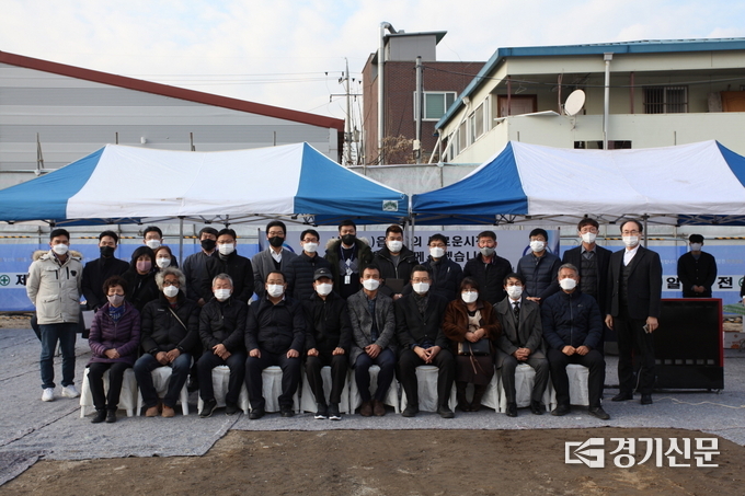 착공식 참석자들이 기념촬영하고 있다. (사진=포천시 제공)