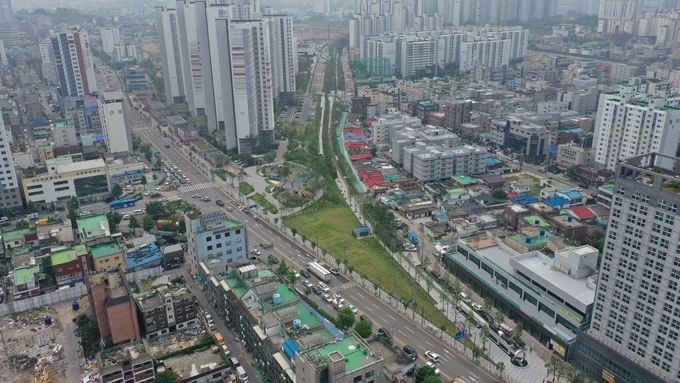 30일 준공된 수인선 도시바람길숲 전경. ( 사진 = 인천시 제공 )