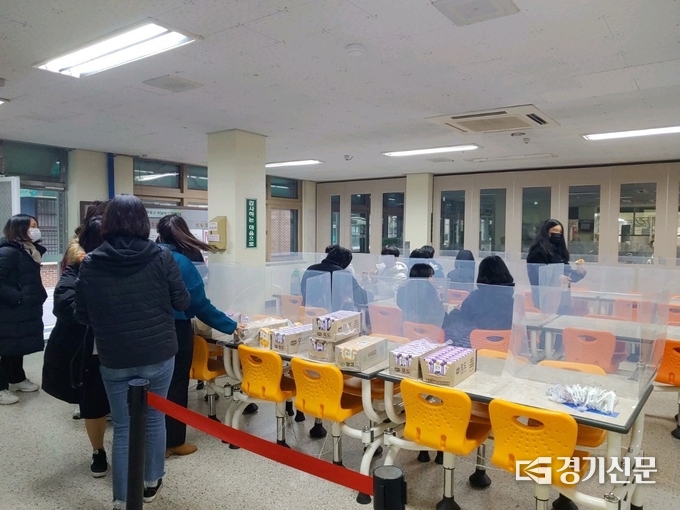 '함께 가게'에서 ‘아침 먹고 교실가기’가 진행되고 있다. (사진=포천일고 제공)