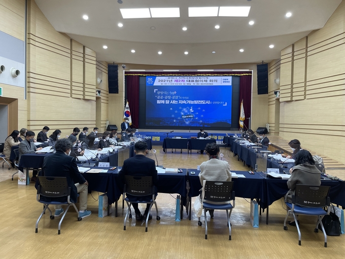 )광명시는 지난달 30일 시청 대회의실에서 ‘광명시지역사회보장협의체 대표협의체 회의’를 열었다(사진=광명시 제공)