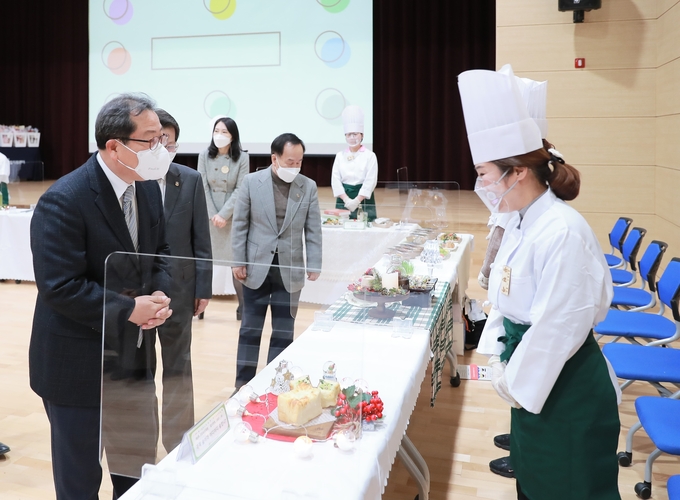 남양주시는 지난달 30일 어린이비전센터 4층 대강당에서 관내 어린이집 조리사가 참여하는‘제6회 어린이집 건강 요리대회’를 열었다.(사진=남양주시 제공)