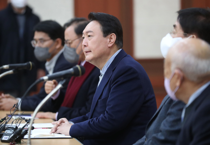 국민의힘 윤석열 대선 후보가 1일 오후 충남 천안시 서북구 충남북부상공회의소에서 열린 기업인 간담회에서 인사말을 하고 있다. (사진=연합뉴스)