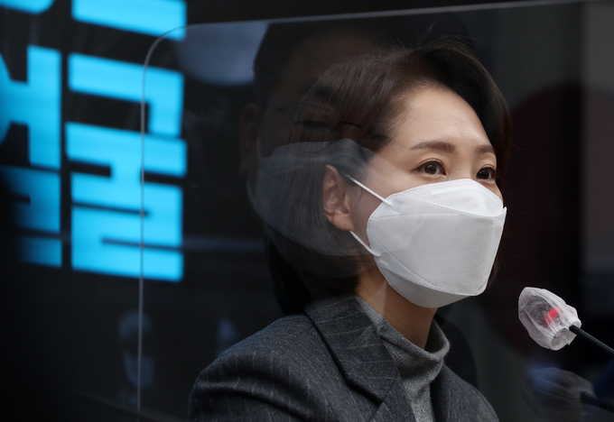 동연 신임 공동상임선대위원장이 30일 서울 여의도 중앙당사 브리핑룸에서 열린 공동상임선대위원장 인선 발표 기자간담회에서 취재진의 질문에 답하고 있다. (사진=국회사진기자단/연합뉴스 제공)