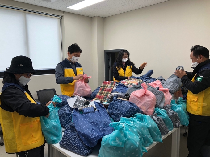 파주시 적성면 행복마을관리소에서 160세대에 전달한 사랑의 보따리. (사진=파주시 제공)