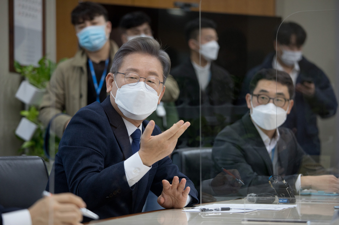 더불어민주당 이재명 대선 후보가 3일 오전 서울 서초구 삼성경제연구소에서 열린 간담회에서 인사말을 하고 있다. (사진=국회사진기자단/연합뉴스)
