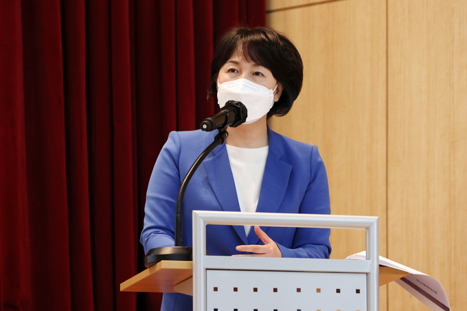 원미정 의원이 2일 안산시 단원구청 단원홀에서 열린 '지역사회 재택의료 어떻게 가능한가?' 토론회에서 발제를 하고 있다. (사진=경기도의회 제공)