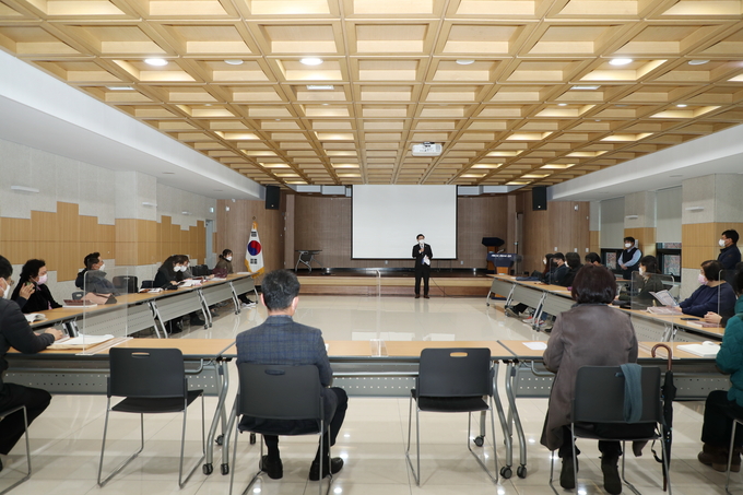 한대희 군포시장이 원도심 생활문화 아카이빙 사업 성과보고회에서 인사말을 하고 있다. (사진=군포시 제공)