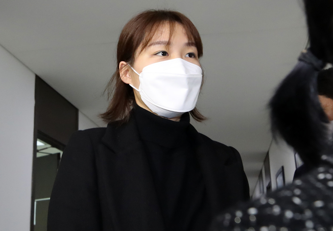  '무단 이탈'로 논란을 부른 여자프로배구 IBK기업은행 세터 조송화가 10일 오전 서울 마포구 상암동 한국배구연맹에서 열린 상벌위원회에 출석하고 있다. (사진=연합뉴스)