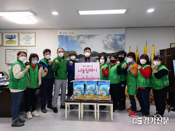 포천시 소흘읍 새마을회(부녀회장 김근자, 협의회장 이진형)는 ‘사랑의 쌀과 반찬 나누기’ 행사를 진행했다. (사진=포천시 제공)