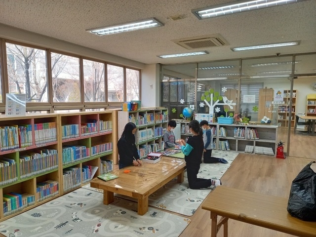 오산시 중앙·꿈두레도서관 순회사서 지원사업 장면(사진=오산시 제공)