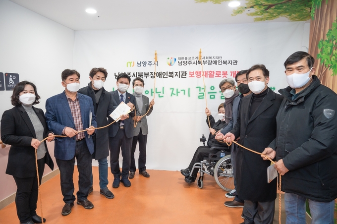 남양주시와 남양주시북부장애인복지관이 지난 15일 보행재활로봇 개막식을 남양주시북부장애인복지관에서 가졌다.(사진=남양주시 제공)