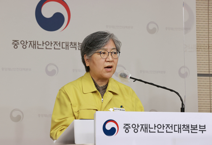 정은경 질병관리청장이 16일 오전 정부세종청사 보건복지부 브리핑실에서 열린 코로나19 중앙재난안전대책본부 정례 브리핑에 참석해 발언하고 있다. (사진=연합뉴스 제공)