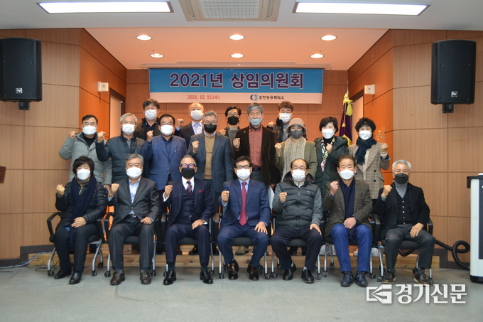 상임의원회가 끝나고 기념촬영하고 있다. (사진=문석완 기자)