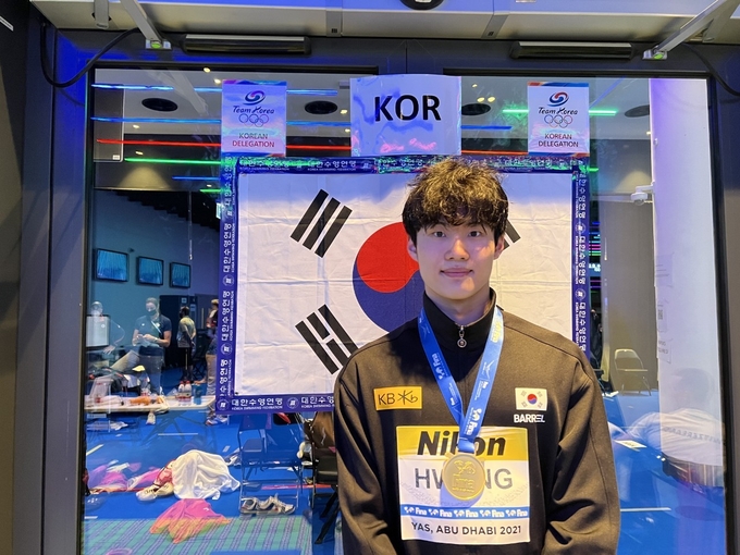 쇼트코스 세계수영선수권대회 자유형 200m에서 금메달을 딴 황선우. (사진=대한수영연맹 제공)