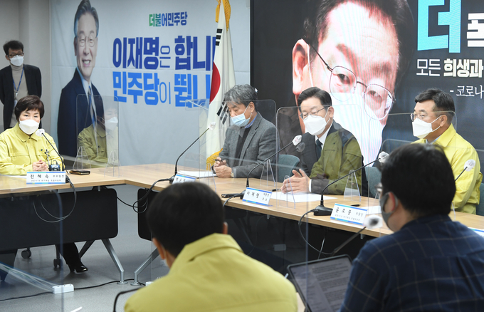  더불어민주당 이재명 대선 후보가 12월 17일 오전 서울 여의도 중앙당사에서 열린 코로나19 위기대응 특별위원회 1차 회의에서 발언하고 있다. (사진=연합뉴스/자료사진)
