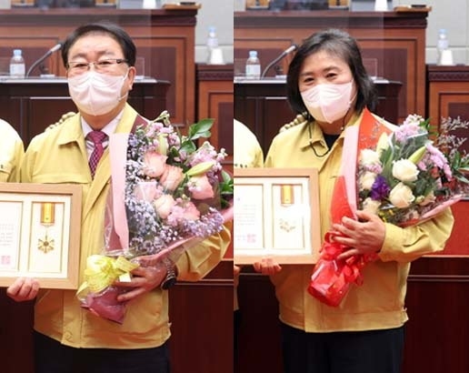 안돈의 의원(왼쪽)과 오인열 의원 (사진=시흥시의회 제공)