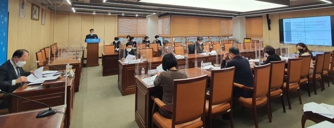 구리시는 구리시 도시공원위원회를 신설하고 20일 상황실에서 위촉식 및 회의를 개최했다.(사진=구리시 제공)