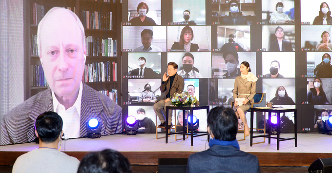 마이클 샌델 교수와 화상 대담 나누는 더불어민주당 이재명 대선 후보 (사진=국회사진기자단/연합뉴스 제공)