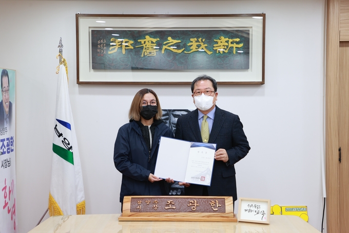 남양주시는 동물구조단체 (사)위액트(WE ACT) 함형선 대표 이사를 동물복지 분야 정책 자문관으로 위촉했다(사진=남양주시 제공)